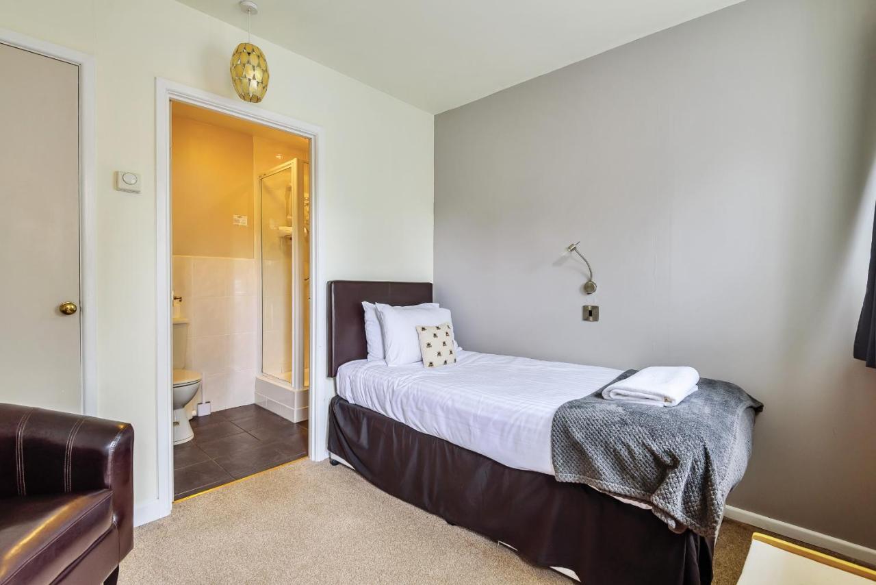 The White House Guest House Williton Chambre photo
