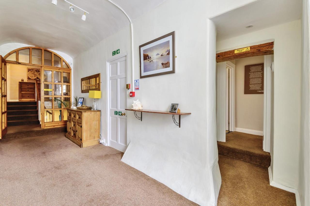 The White House Guest House Williton Extérieur photo