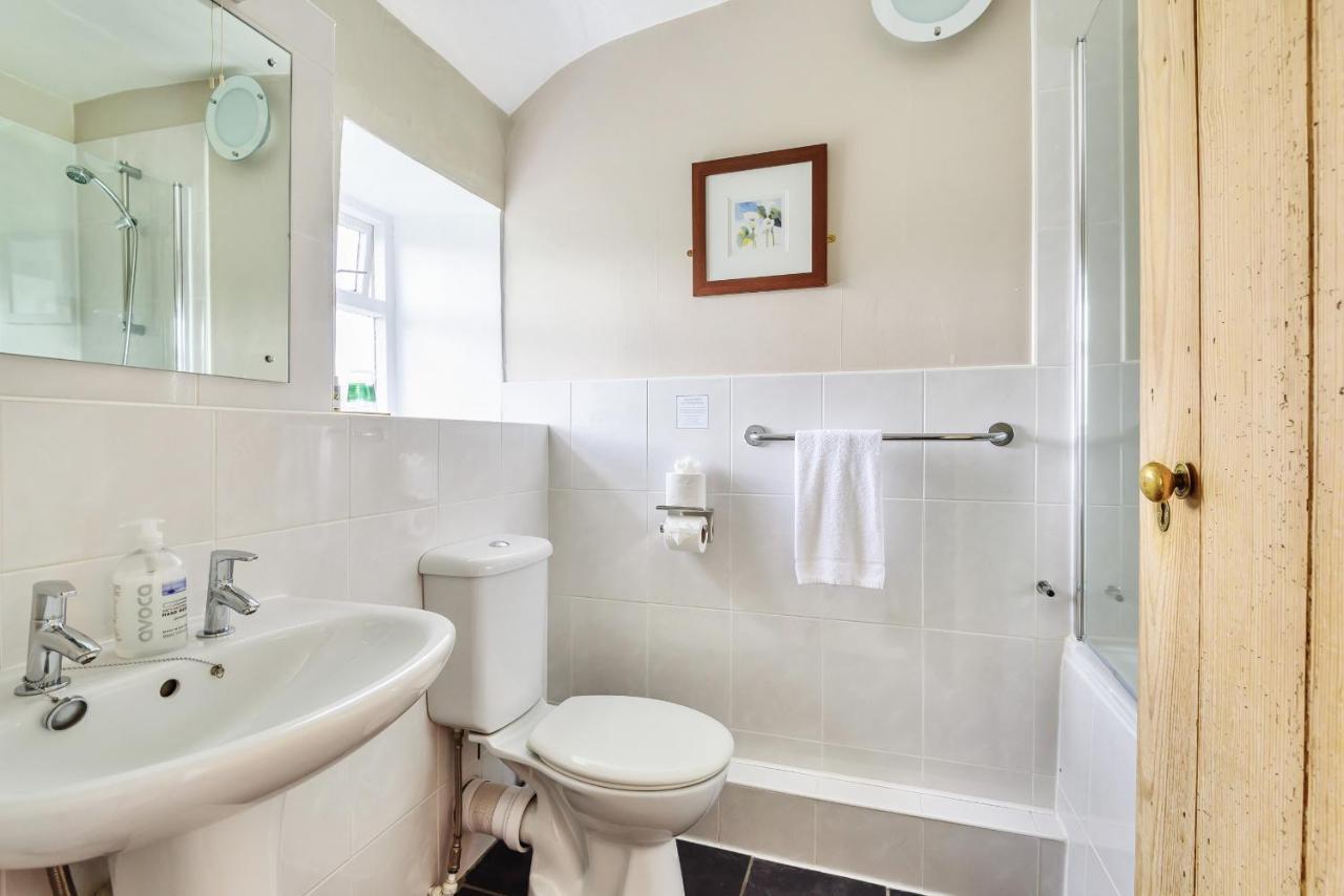 The White House Guest House Williton Chambre photo